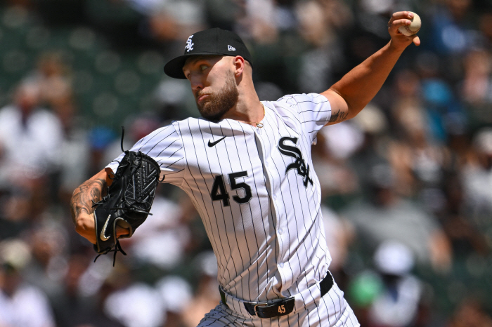 Only two months after his debut, the pitcher who was in public opinion, 'Get him out as a starter for the All-Star Game...'cementing the 100-mile sensation rookie of the year