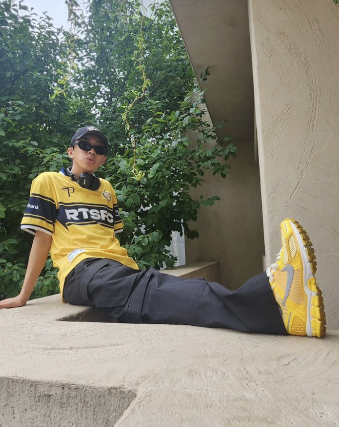 'Actor'Lim Young-woong' Owner's Weekend Clothes  Uniform'..Long legs  matching things. 