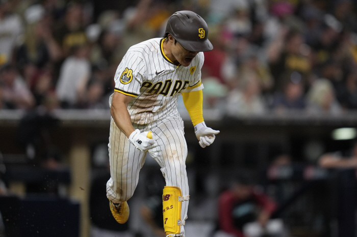 Kim Ha-sung's multi-hit SD win rate was 0.692, but he lost 3 hits...Sighing on strikeouts with one out and the bases loaded