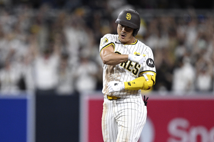 Kim Ha-sung's multi-hit SD win rate was 0.692, but he lost 3 hits...Sighing on strikeouts with one out and the bases loaded