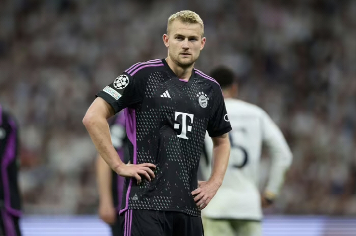 ''KIM, hello' Man Utd laugh, coach Ten Hag's promise '42 million star' nears recruitment