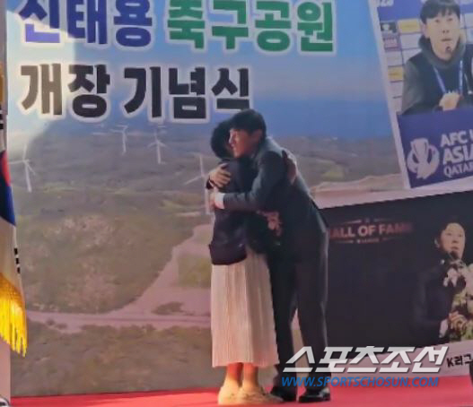 'Nomnod'Coach Shin Tae-yong gets upset'Soccer Meka'Youngdeok, Shin Tae-yong's Soccer Park was built on the day.'