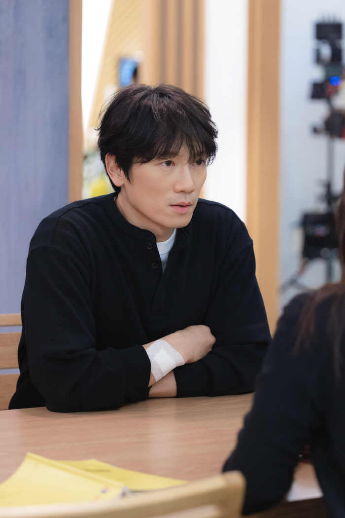  Shall we go to the grand prize with 'Acting Characters' and 'Jisung, 'Connection'?' How do you feel