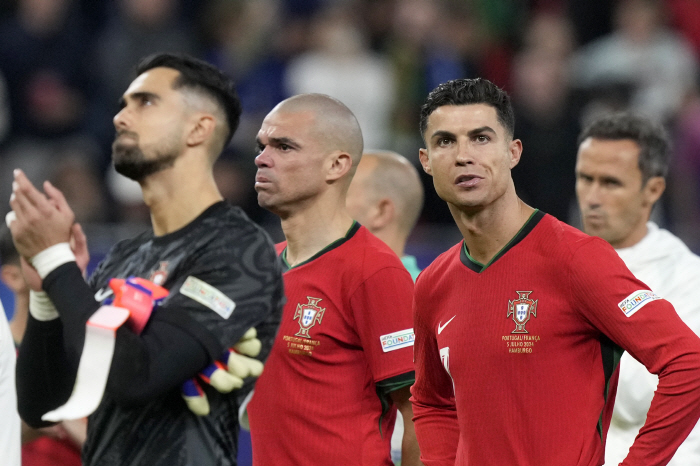 Portuguese role model (Pepe) vs ridiculous Ronaldo. an extreme evaluation. 英 BBC'Portugal, obsession with Ronaldo, ridiculous'