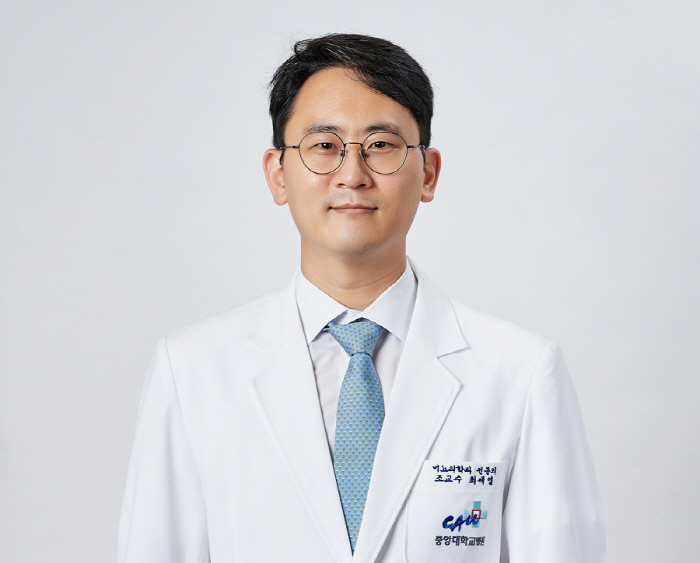 Professor Choi Se-young of Chung-Ang University Hospital won the grand prize for the 'CDM utilization contest'