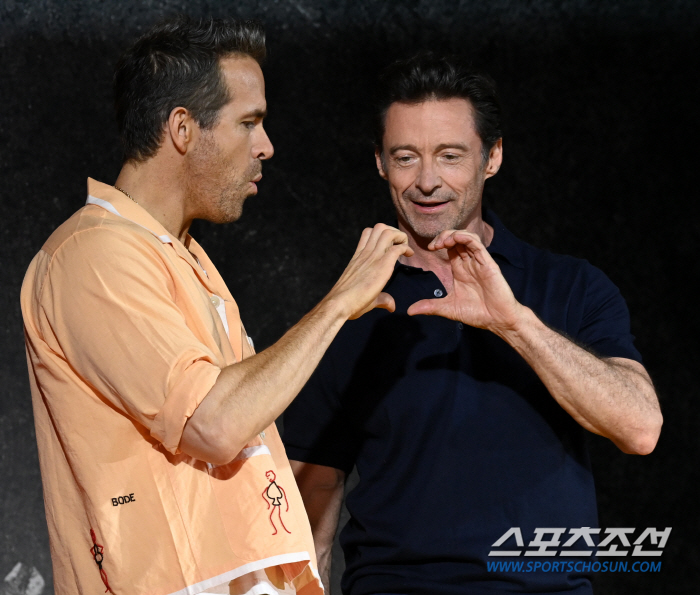  Ryan Reynolds x Hugh Jackman, 'Inkigayo'It's Here'The Masked Singer'-'Stocking' is different