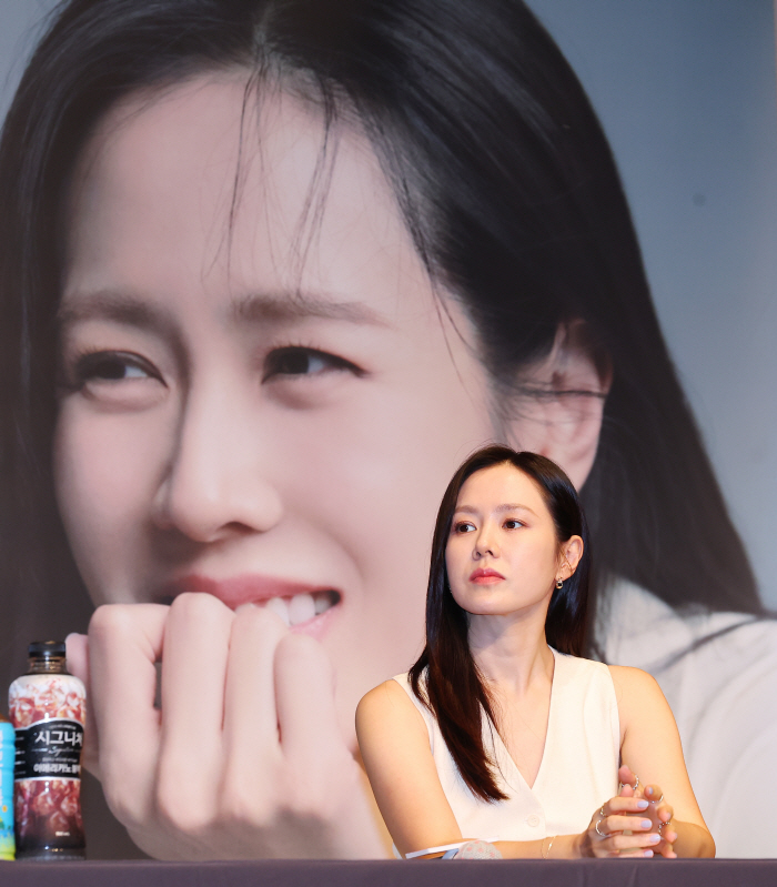  'It's heart-warming'Innocent Queen' Son Ye-jin, '♥Hyunbin' Marriage → 2 years after childbirth, a splendid return