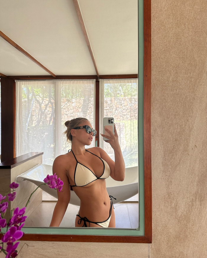  Gabi, extraordinary bikini love! 'Hot girl has 4 swimsuits'
