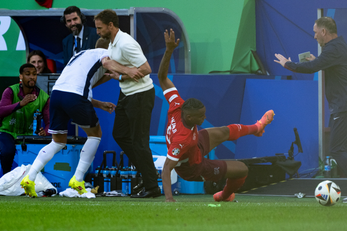 'Shock'英 ace Harry Kane hits Southgate and thigh injury OUT→Possible to play in semifinals