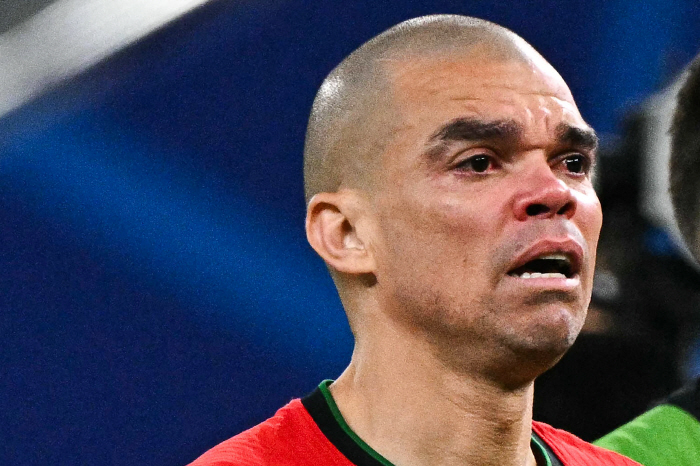 'Trying hard to hold back the bursting tears...'Beyond the bullseye 'Euro main player  strong performance'→'It's ridiculous' Ronaldo's ending differently