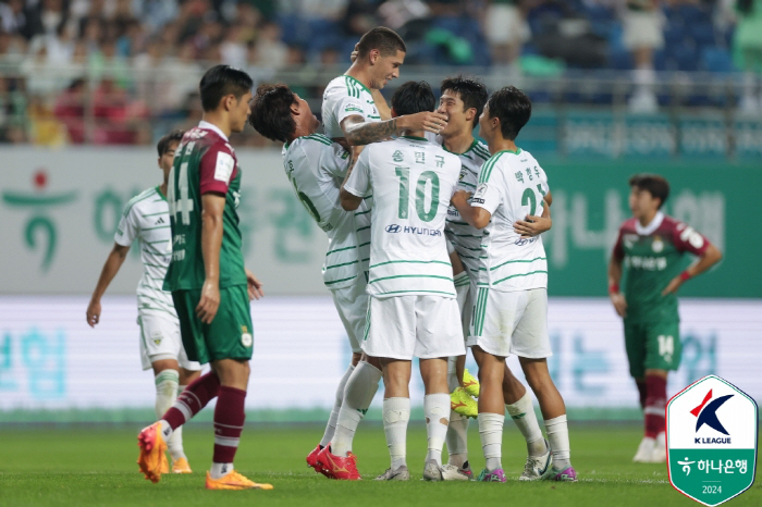 'Unexpectedly, the War of Destruction' No one laughed, 'Kim Joon-beom Theater Goal' Daejeon-Jeonbuk Draws 2-2 After Blood Clots 