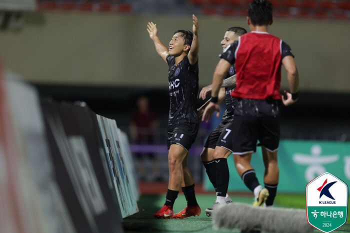  Don't look over the top spot!' Anyang defeats Cheonan and widens the gap with second place'Great reversal victory'Gyeongnam escapes 6 consecutive winless wins'