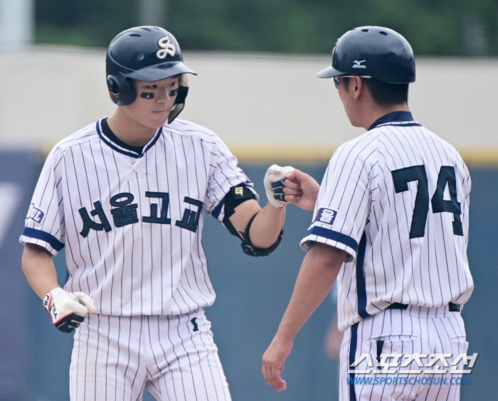 'It started an hour late, but the game ended in 1 hour and 44 minutes' Seoul High School advanced to the round of 16 with a victory in cold games 
