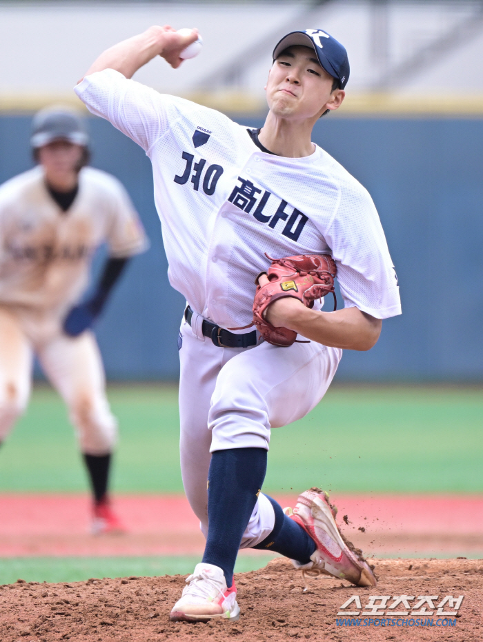 'It started an hour late, but the game ended in 1 hour and 44 minutes' Seoul High School advanced to the round of 16 with a victory in cold games 