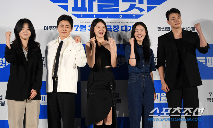  Cho Jung-seok → Shin Seung-ho 'pilot', Stage Greetings on the Release Date Announced Summer Theater Registration