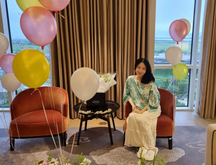 'Second Pregnancy' Lee Jung-hyun takes a baby shower at a luxury hotel..a pure pregnant woman