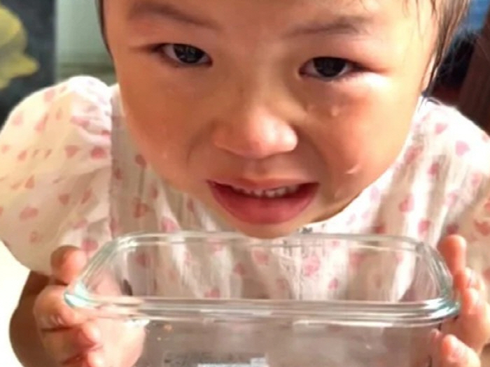 TV Addiction to 3rd generation daughter 'Allow to watch if you collect tears 'Smile' to daughter's reaction