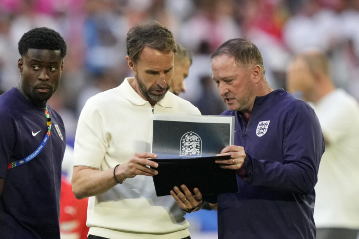 Go over the Orange Corps! England Southgate 'will it go down in history vs 8 years of achievement denied'