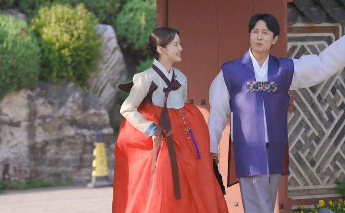 'Is there really only marriage left?'Kim Dong-wan ♥ Seo-yoon, you look like a newlywed couple in Hanbok.'