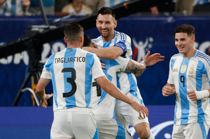 'It's the same as Ronaldo with zero goals? It's a counter-argument!'...'Messi net goal  POTM' Argentina defeated Canada 2-0 in the Copa semifinals → Third consecutive finals at major tournaments