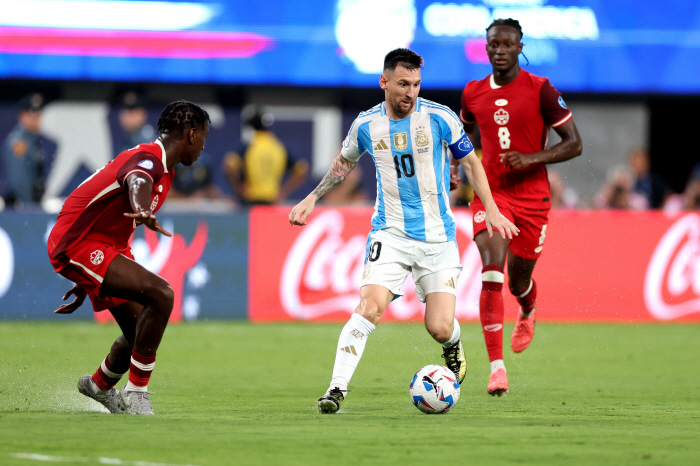 'It's the same as Ronaldo with zero goals? It's a counter-argument!'...'Messi net goal  POTM' Argentina defeated Canada 2-0 in the Copa semifinals → Third consecutive finals at major tournaments