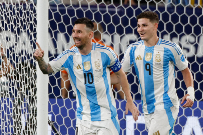 'It's the same as Ronaldo with zero goals? It's a counter-argument!'...'Messi net goal  POTM' Argentina defeated Canada 2-0 in the Copa semifinals → Third consecutive finals at major tournaments