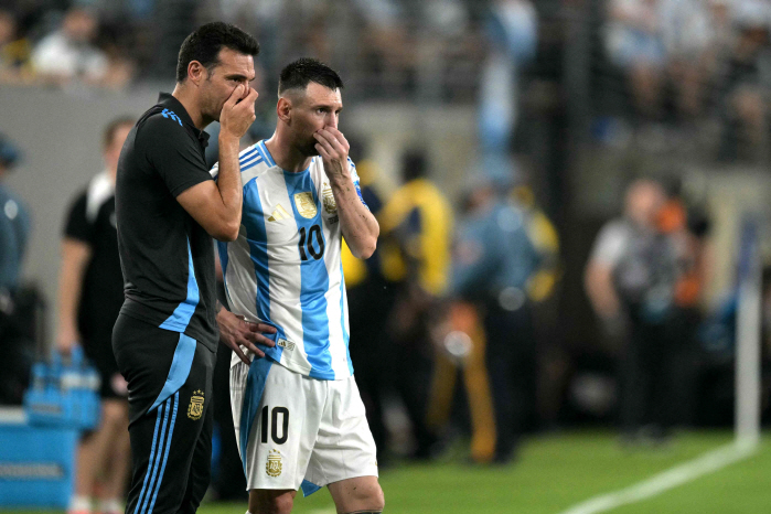 'It's the same as Ronaldo with zero goals? It's a counter-argument!'...'Messi net goal  POTM' Argentina defeated Canada 2-0 in the Copa semifinals → Third consecutive finals at major tournaments