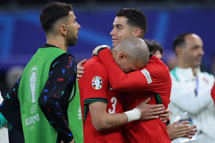 'Messi and Ronaldo are the same?' BBC England 'Messi as Proven. Retired from the national team. 'I want Ronaldo to join me, failed.'