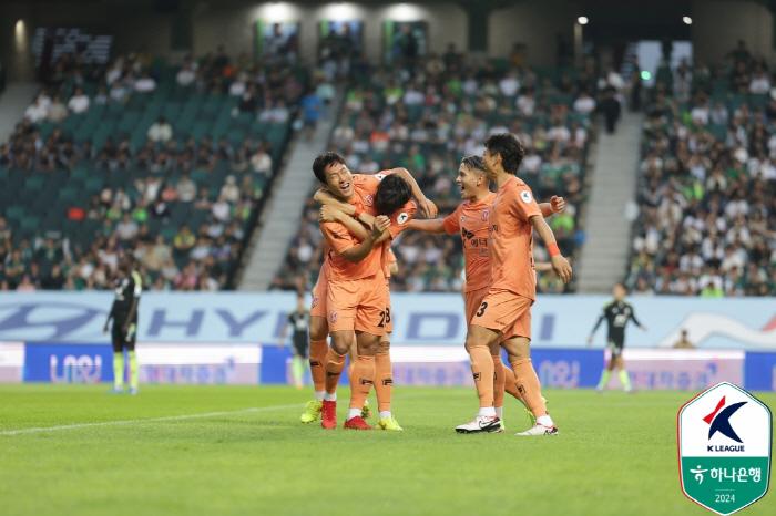  'Kim Doo Hyun finally wins his debut game!'' Thiago escaped Jeju 2-1 in last place thanks to goals in four consecutive games