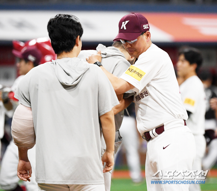 'Park Hae Min makes a mistake, too.' Batter conversion, novice outfielder's big mistake...The director covered up his student. 