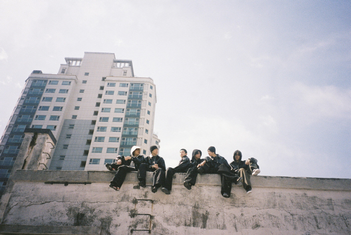 82 Major, 'Chok' Speedup Version, tops U.S. Radio Weekly Charts. Global momentum is scary
