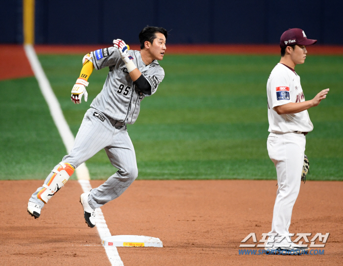 ' 9 runs → no runs → 3 runs in 6 innings' Ryu Hyun-jin won by decision... The real winner is Kiwoom... Dawson's finish in the bottom of the 11th inning 54. Kim Seo-hyun lost the game 