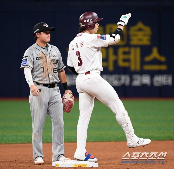 ' 9 runs → no runs → 3 runs in 6 innings' Ryu Hyun-jin won by decision... The real winner is Kiwoom... Dawson's finish in the bottom of the 11th inning 54. Kim Seo-hyun lost the game 