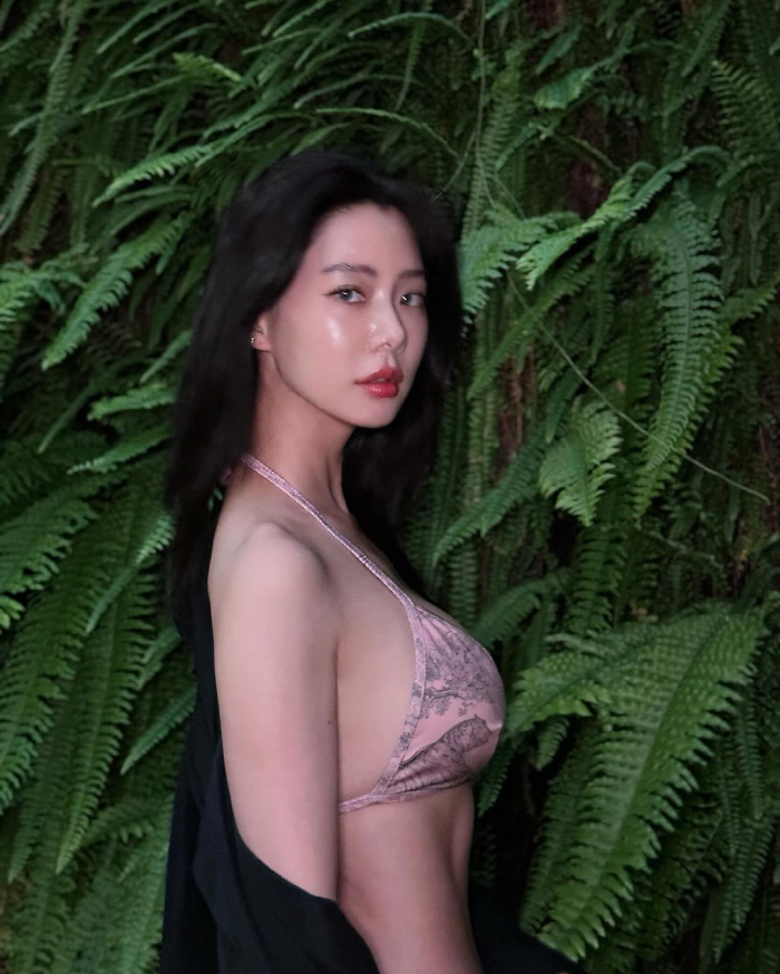 Clara, the bikini that captured the continent..Goddess of Eternal Pitching