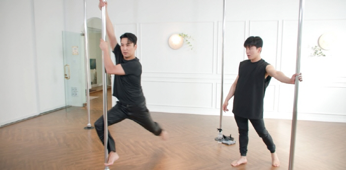 JANG MINO's pole dance? As expected, the original beast male fans will faint