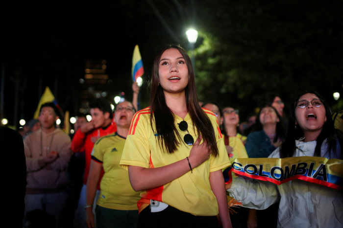 Never before in Copa history 'Audience vs Players' Scuffles →