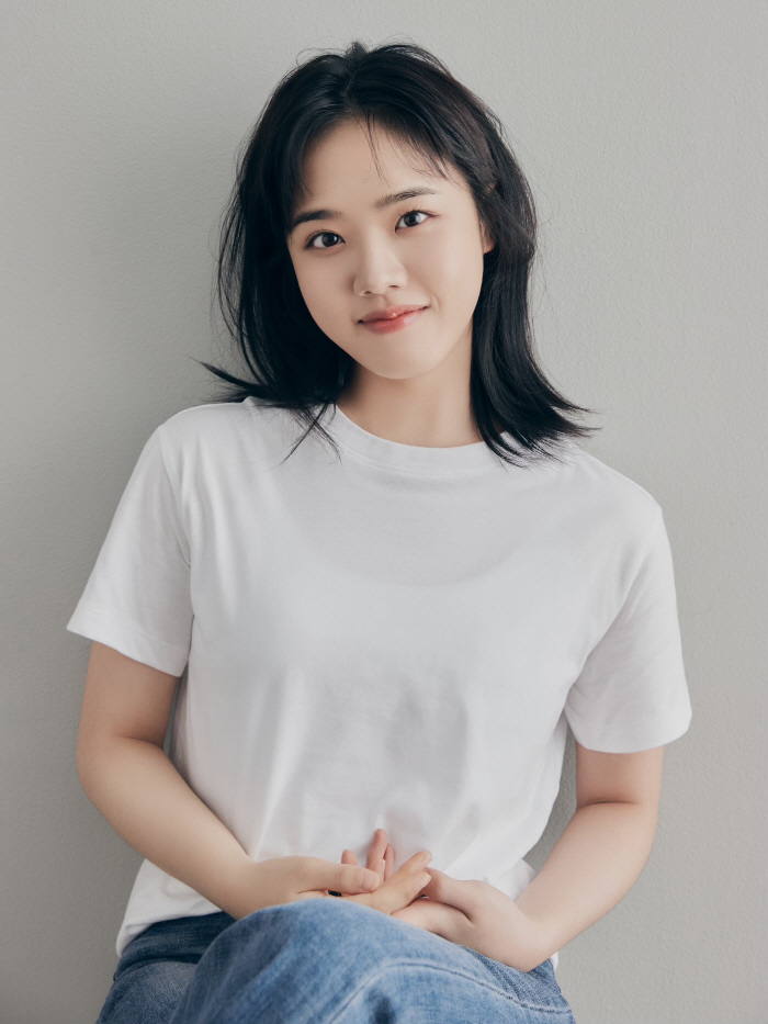  'Full of maturity instead of cuteness'24-year-old Kim Hyang-gi casts the lead role in the movie 'Hanlan'...'Single mom transformation