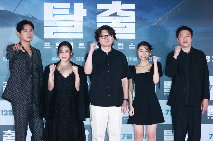  Go to the theater 'escape' Joo Ji-hoon → Kim Soo-an, the first weekend of the release, stage greetings will appear