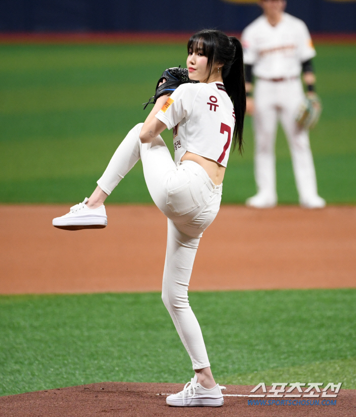  Yuju 'I want to throw a strike'