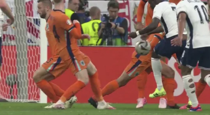 The 'PK decision is misjudgment!' former FIFA referee's revelation, Saka handball before Kane was fouled