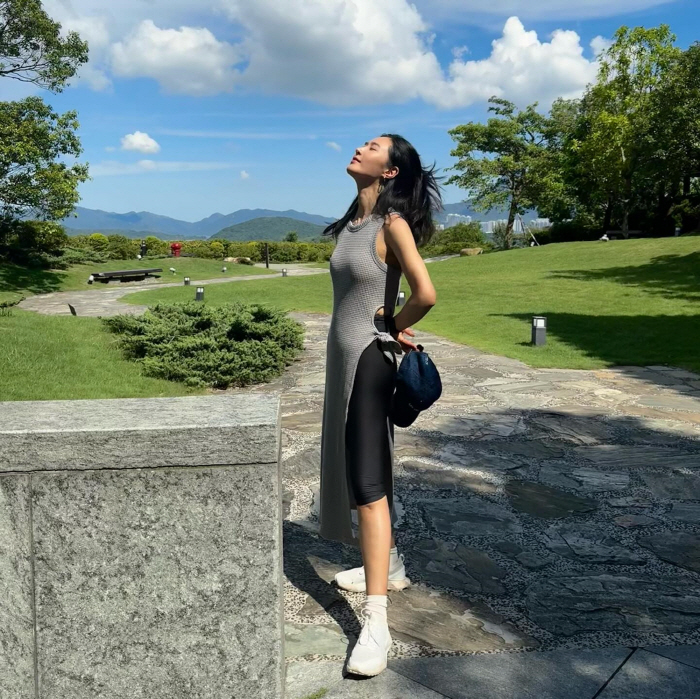 'Was it this bad?'Yuri, unexpected glamour, showing off her body.'Surprised'