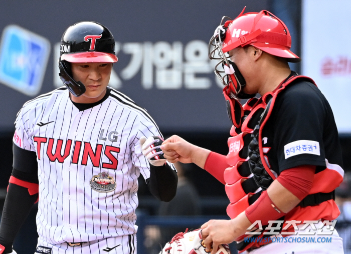 'You're welcome back, but...' Kim Tae-gun, who reached out to Oh Ji-hwan first, is glad to see him for a while... The game was cold