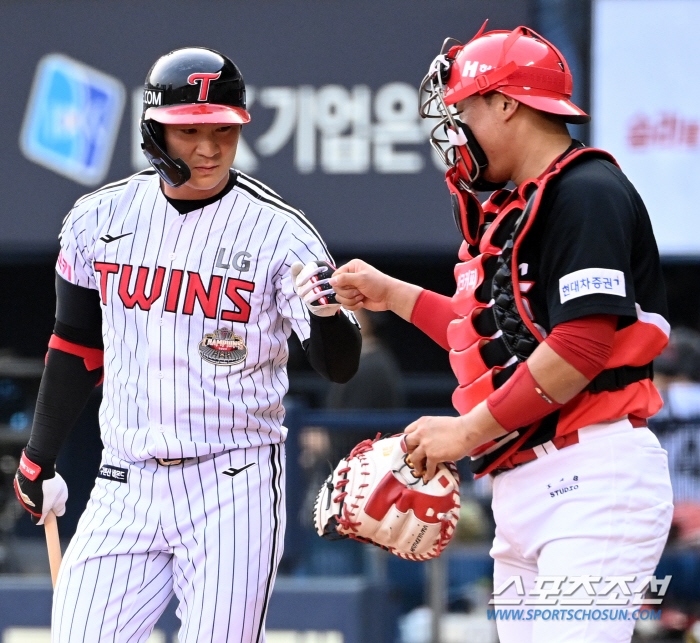 'You're welcome back, but...' Kim Tae-gun, who reached out to Oh Ji-hwan first, is glad to see him for a while... The game was cold