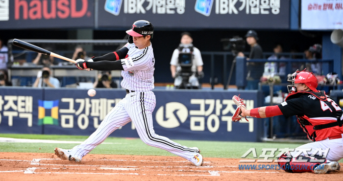 'You're welcome back, but...' Kim Tae-gun, who reached out to Oh Ji-hwan first, is glad to see him for a while... The game was cold