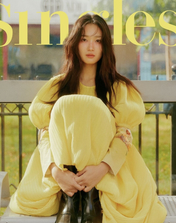 'Promising up and down' Kim Hye-yoon, magazine cover → Today's fan meeting 