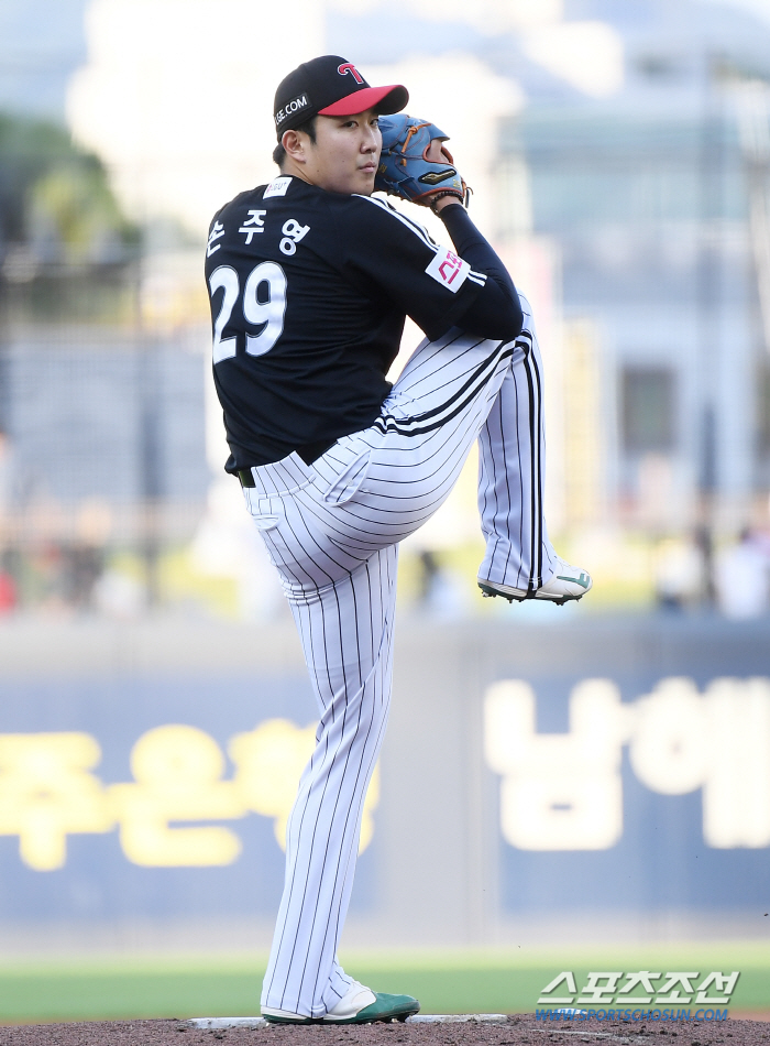 'He also had elbow surgery on his military pen' Ryu Hyun-jin Yang Hyun-jong Kim Kwang-hyun 'Left-handed ace' is born as a 151km left-handed starter 