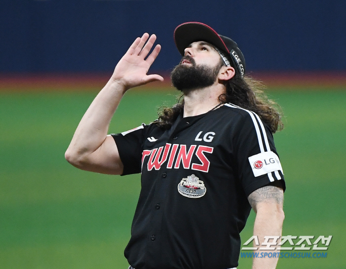 'No one saw it...' LG Big Inning → 8-4 come-from-behind victory & winning series on Park Hae-min's 'ghost steal'. Kim Hyun-soo and Oh Ji-hwan 6 hits and 4 RBIs joint 