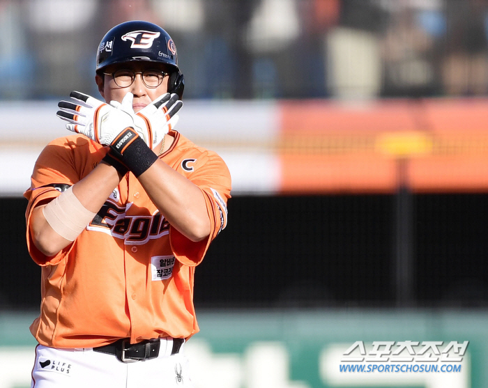 'No one saw it...' LG Big Inning → 8-4 come-from-behind victory & winning series on Park Hae-min's 'ghost steal'. Kim Hyun-soo and Oh Ji-hwan 6 hits and 4 RBIs joint 