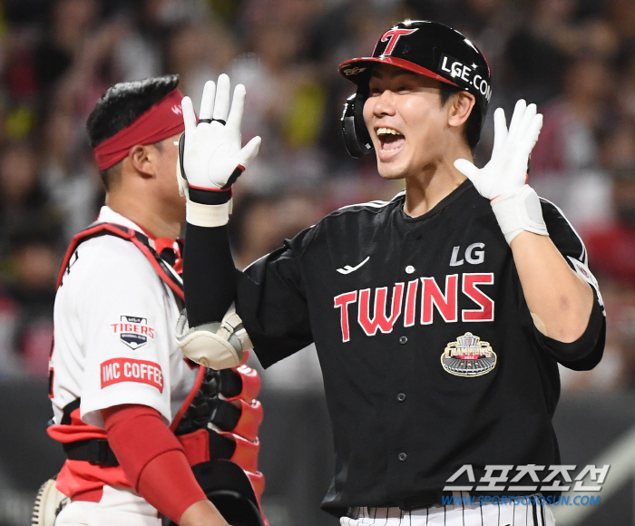 'No one saw it...' LG Big Inning → 8-4 come-from-behind victory & winning series on Park Hae-min's 'ghost steal'. Kim Hyun-soo and Oh Ji-hwan 6 hits and 4 RBIs joint 