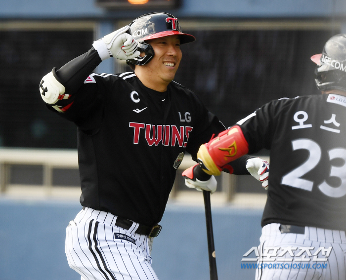 'No one saw it...' LG Big Inning → 8-4 come-from-behind victory & winning series on Park Hae-min's 'ghost steal'. Kim Hyun-soo and Oh Ji-hwan 6 hits and 4 RBIs joint 